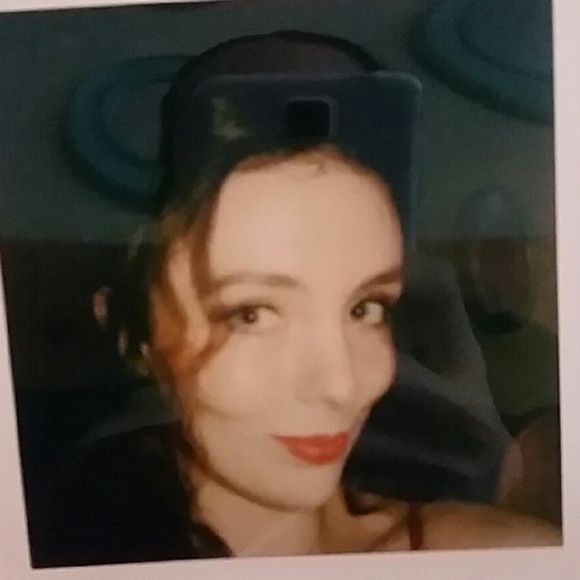 Meet your Posher, Hannah - Picture 1 of 1